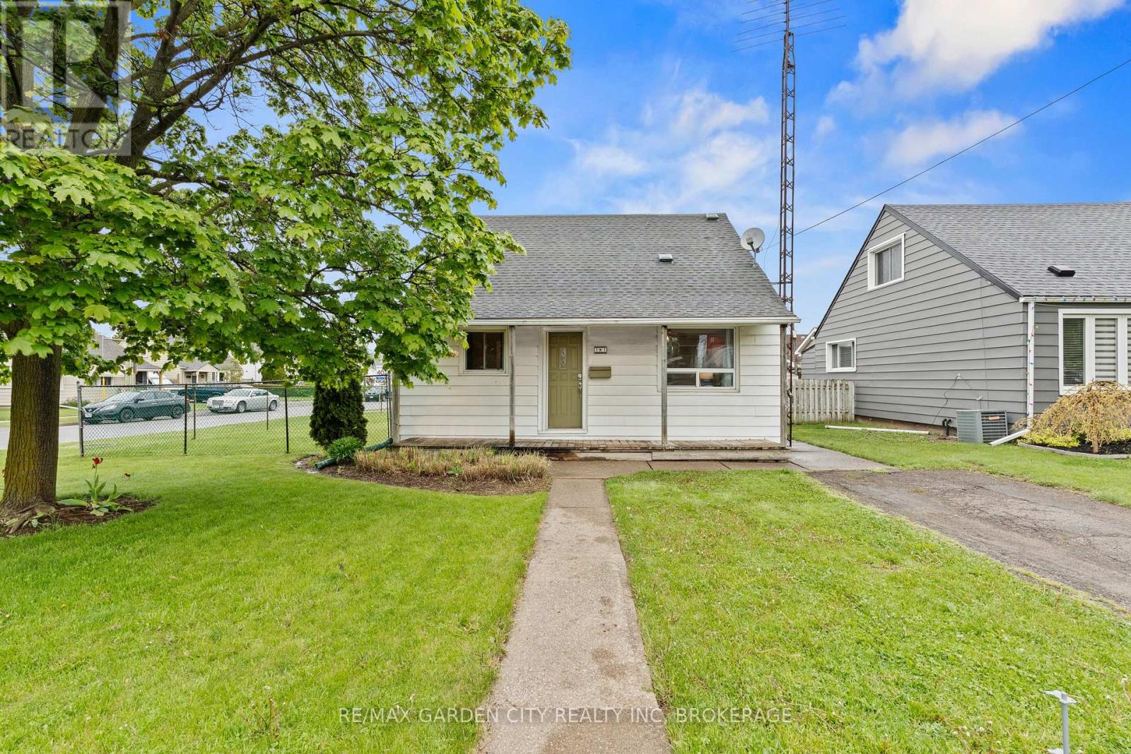 Detached at 11 LINCOLN AVENUE, St. Catharines (Oakdale)