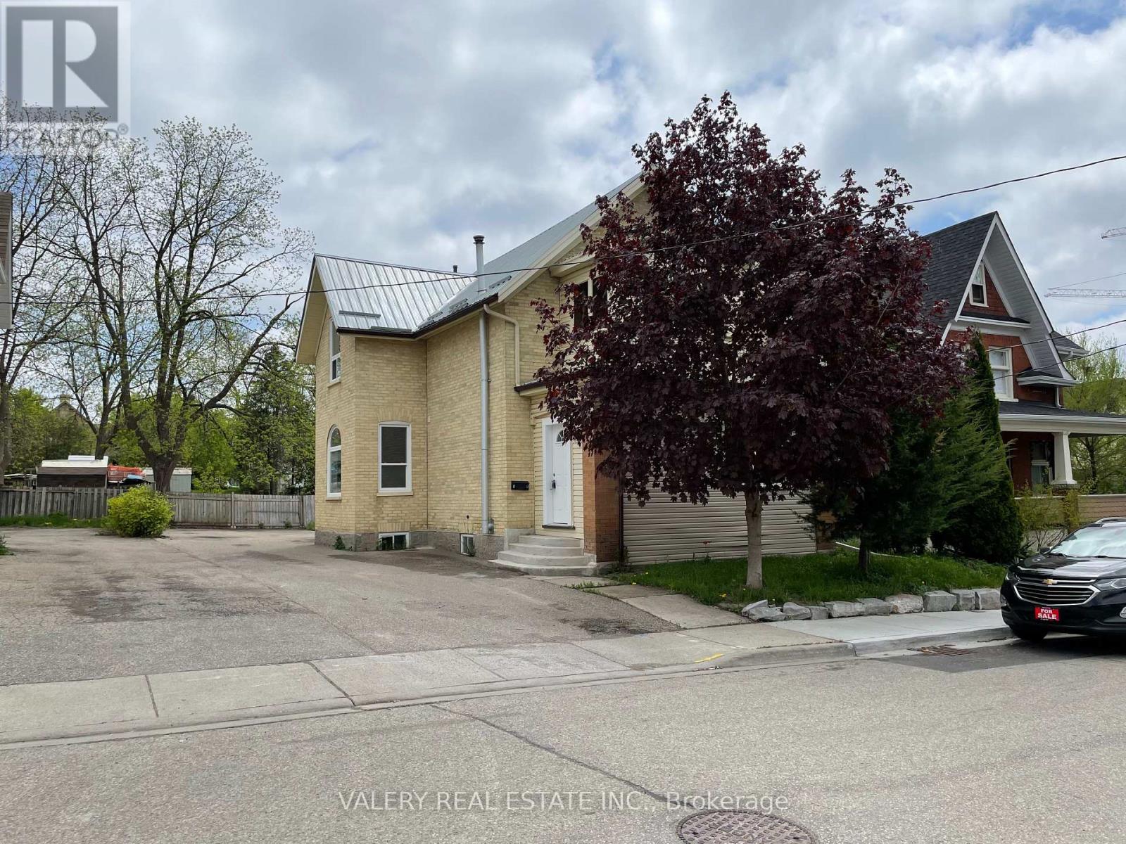Detached at MAIN - 49 MADISON AVENUE N, Kitchener