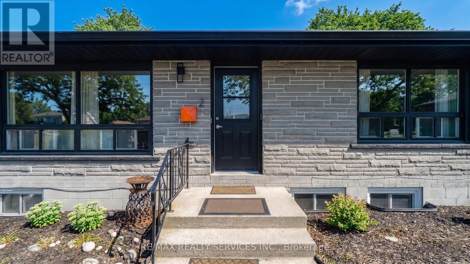 Multiplex at 2 - 402 ELIZABETH STREET, Grimsby (Grimsby Beach)