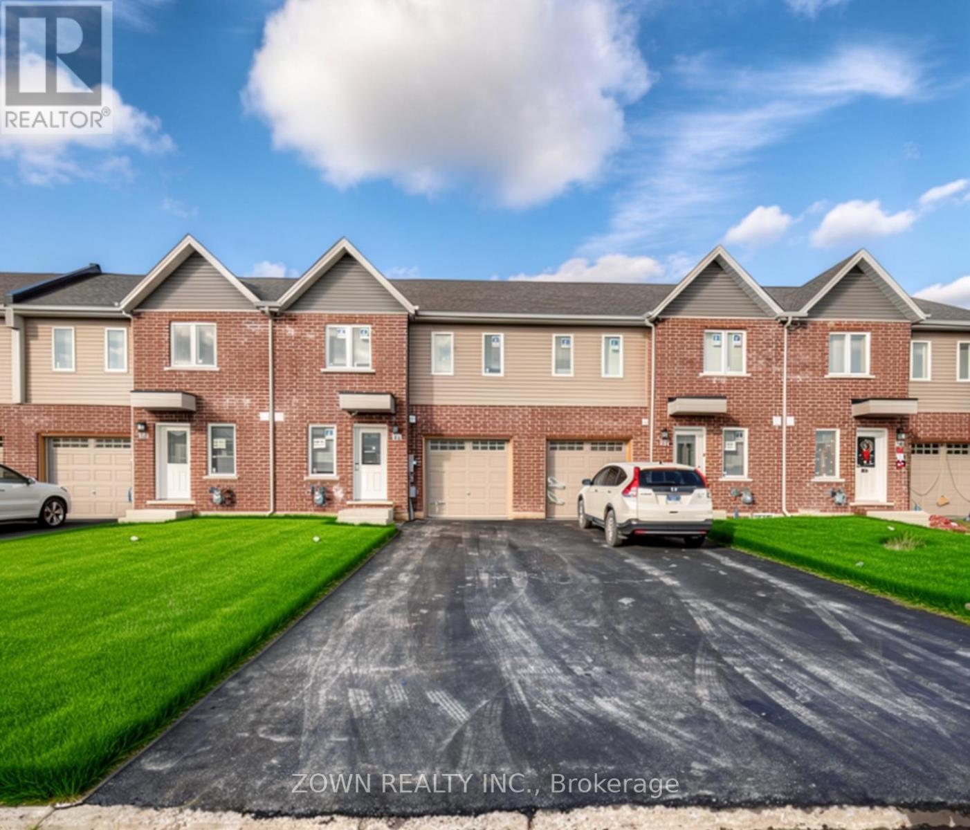 Townhouse at 366 CHAFFEY STREET, Welland (Lincoln/Crowland)