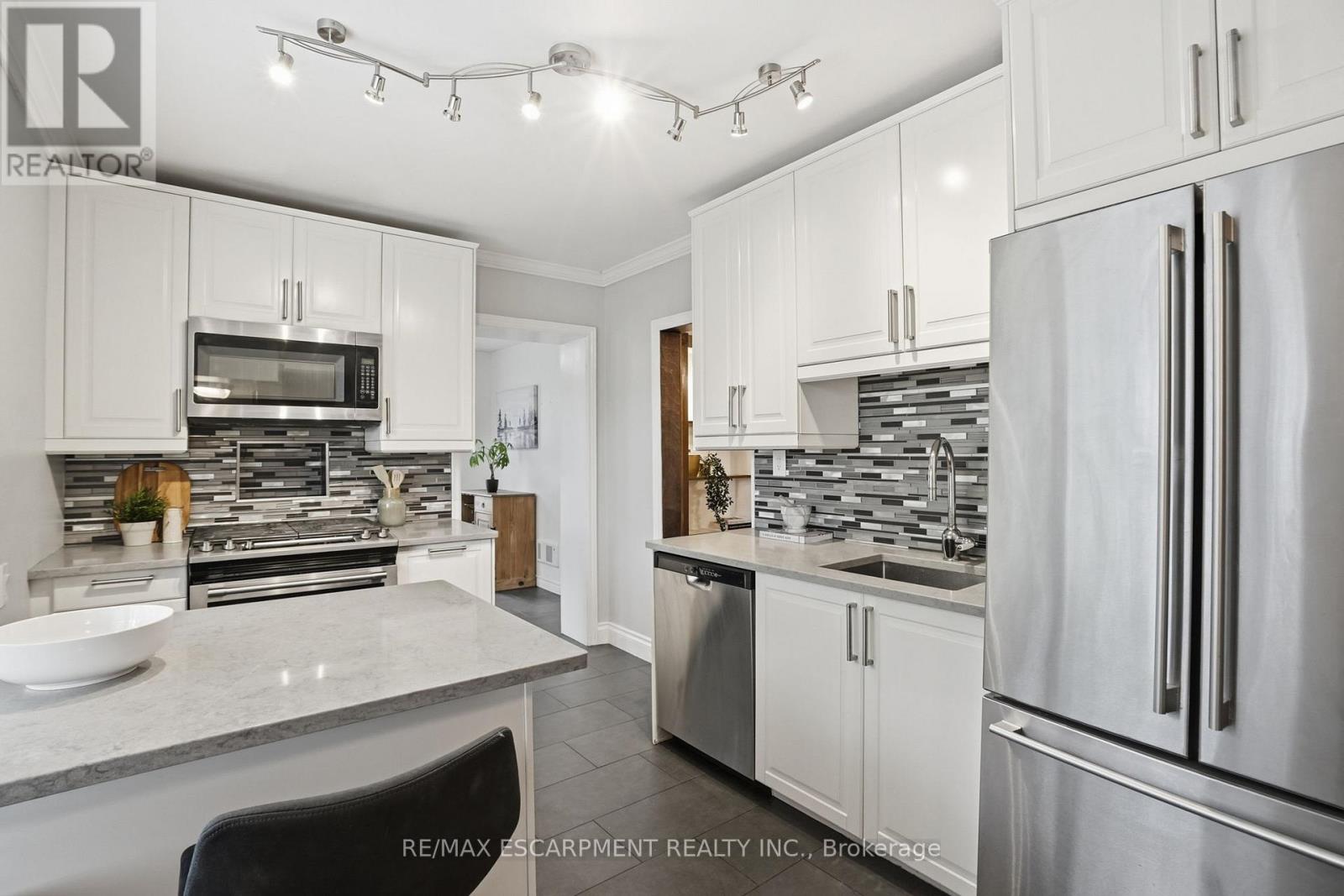 Detached at 230 BEACH BOULEVARD, Hamilton