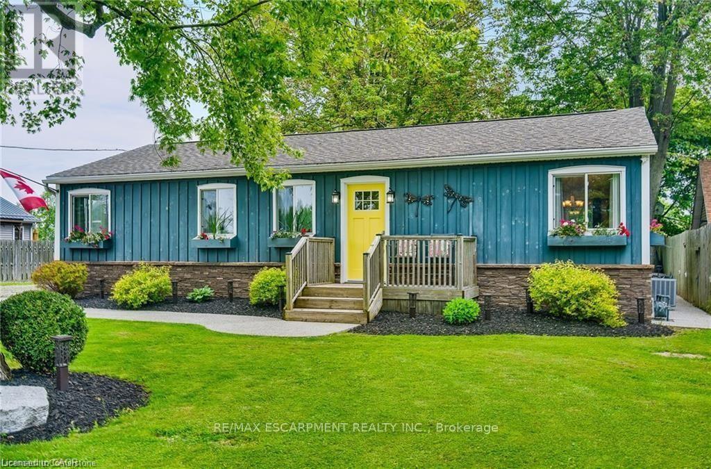 Detached at 8 BEACH ROAD, Haldimand (Dunnville)