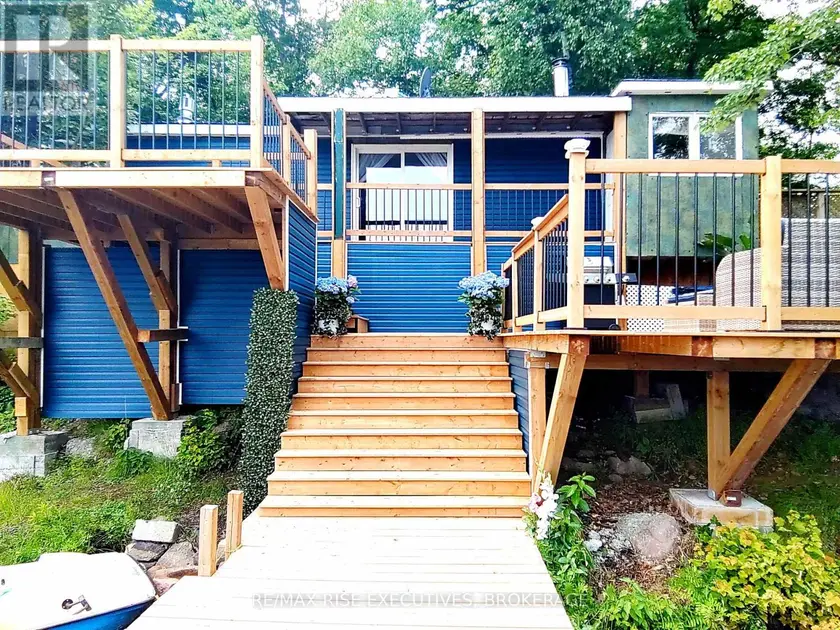 Detached at 1365 FOURTH LAKE ROAD, Frontenac
