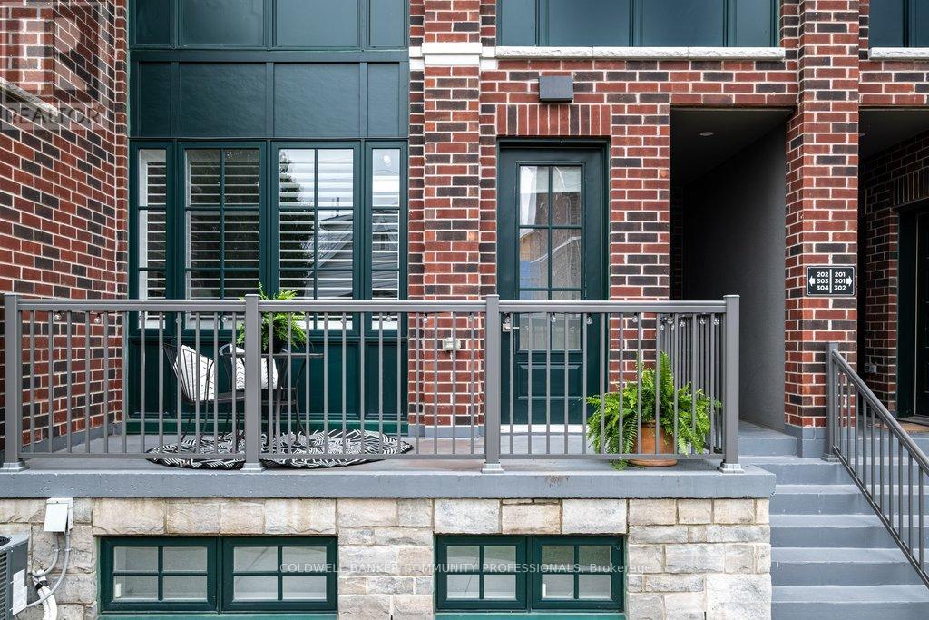 Townhouse at 202 - 12 BLANSHARD STREET, Hamilton (Kirkendall)