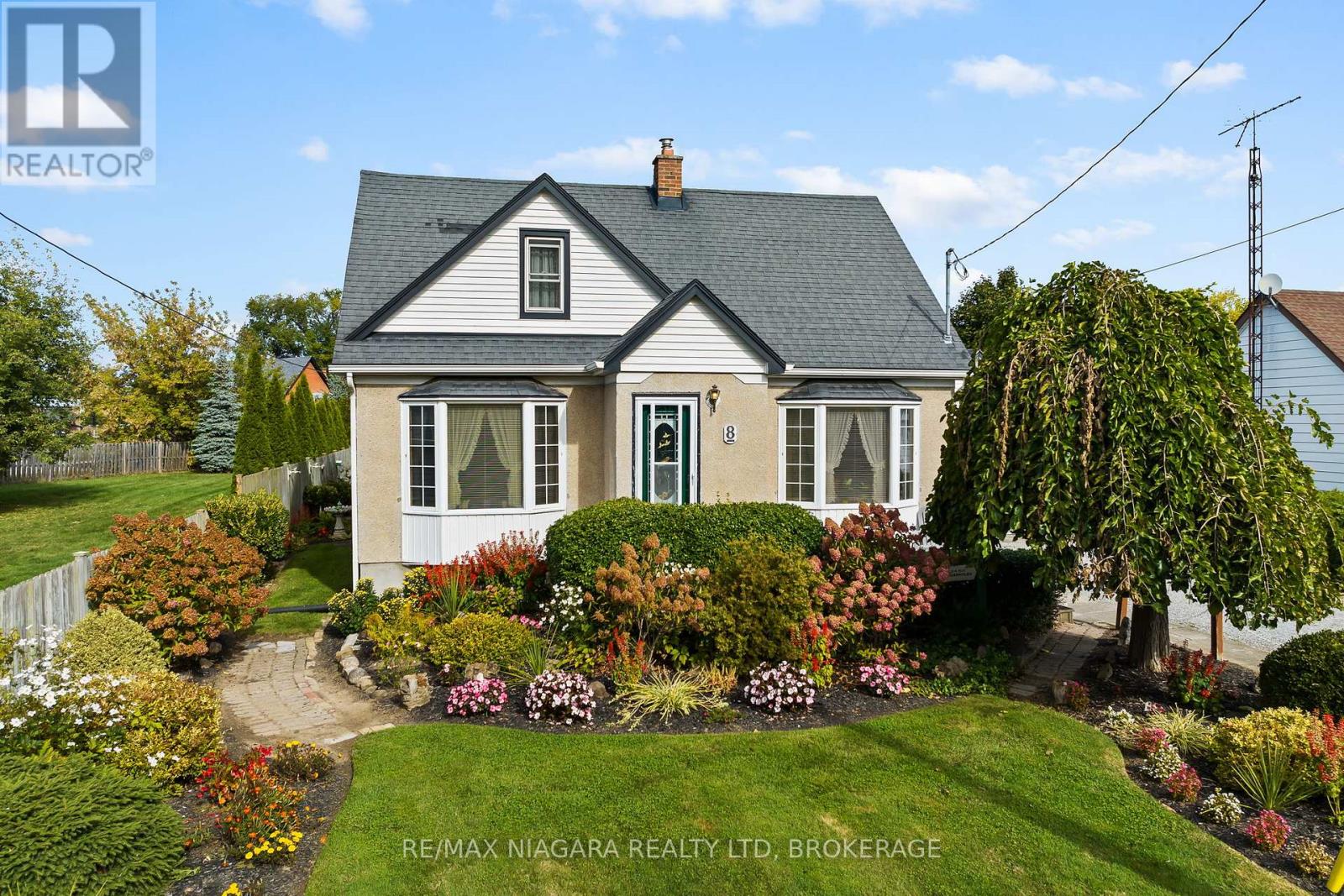 Detached at 8 LORRAINE STREET, Niagara-on-the-Lake (Virgil)