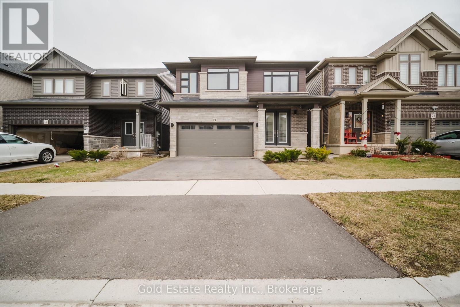 Detached at 19 MCLAREN AVENUE, Brantford