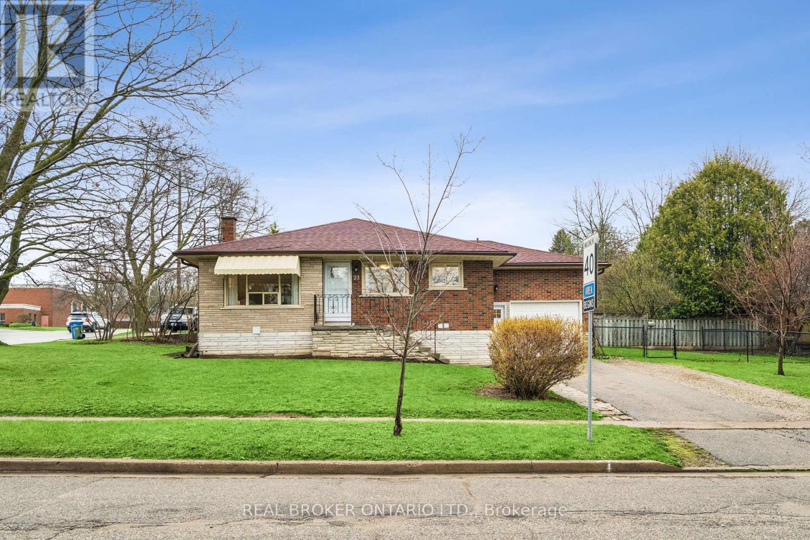 Detached at 23 KNIGHTSWOOD BOULEVARD, Guelph (General Hospital)
