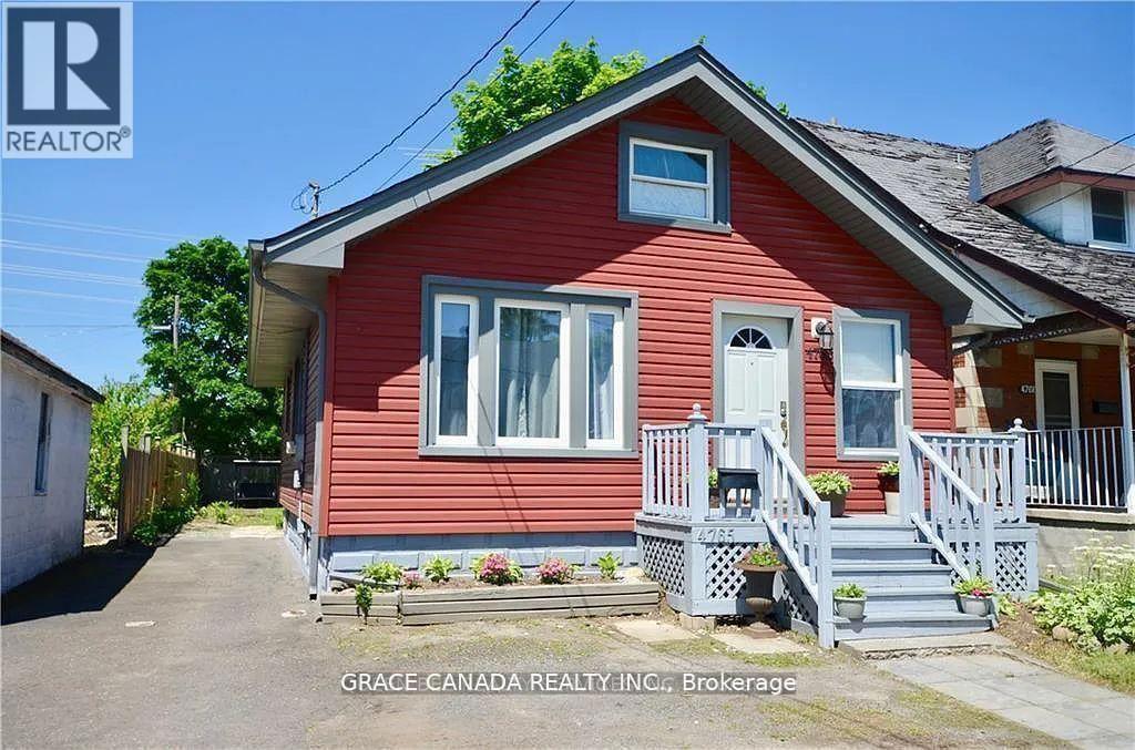 Detached at MAIN LEVEL - 4765 SIXTH AVENUE, Niagara Falls (Cherrywood)