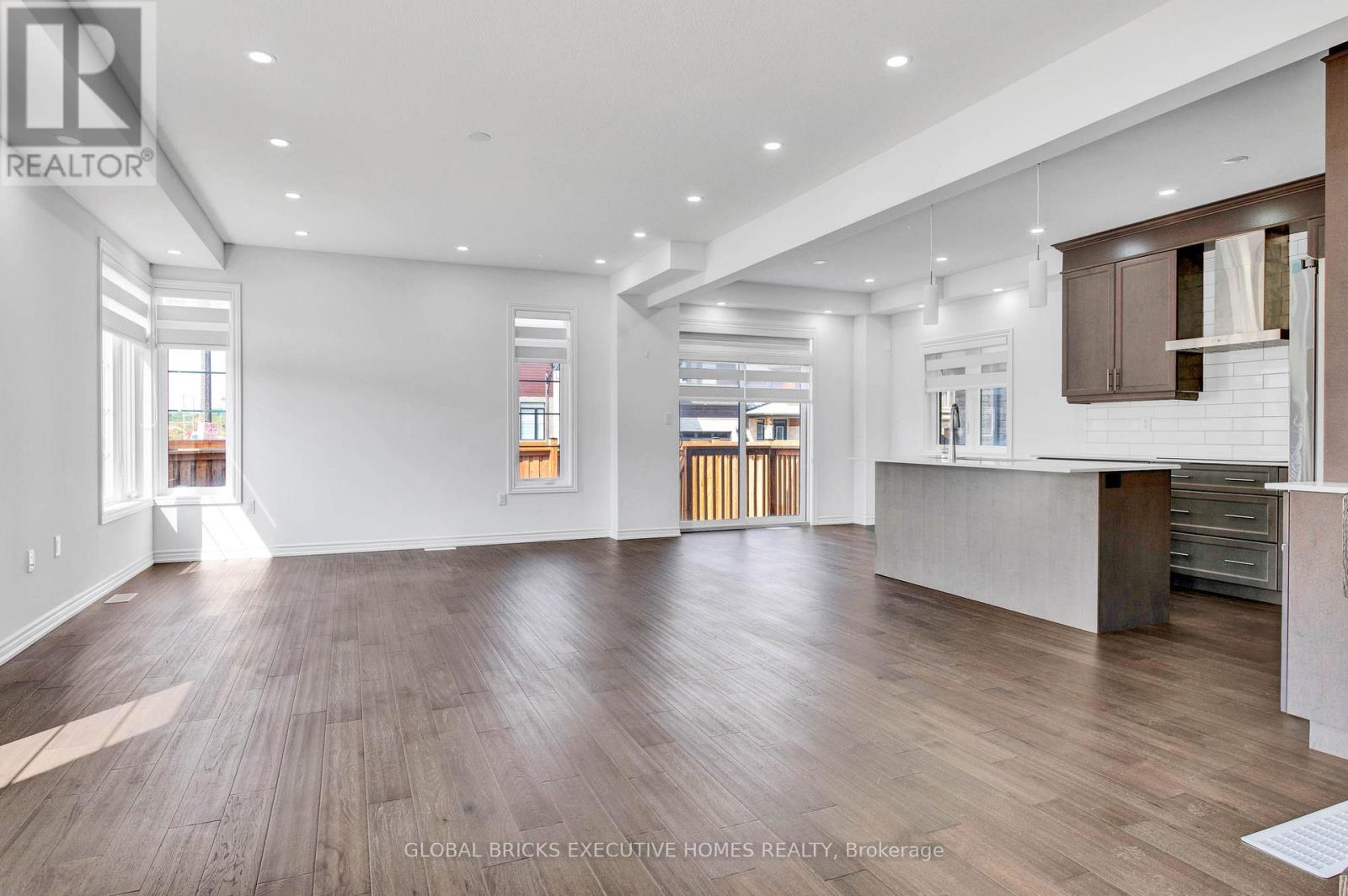 Detached at 183 LONGBOAT RUN W, Brantford
