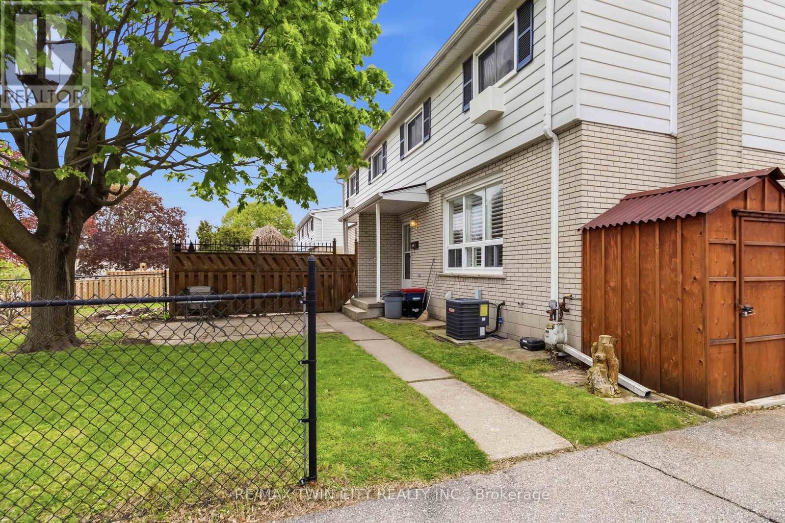 Townhouse at C - 51 METCALFE CRESCENT, Brantford