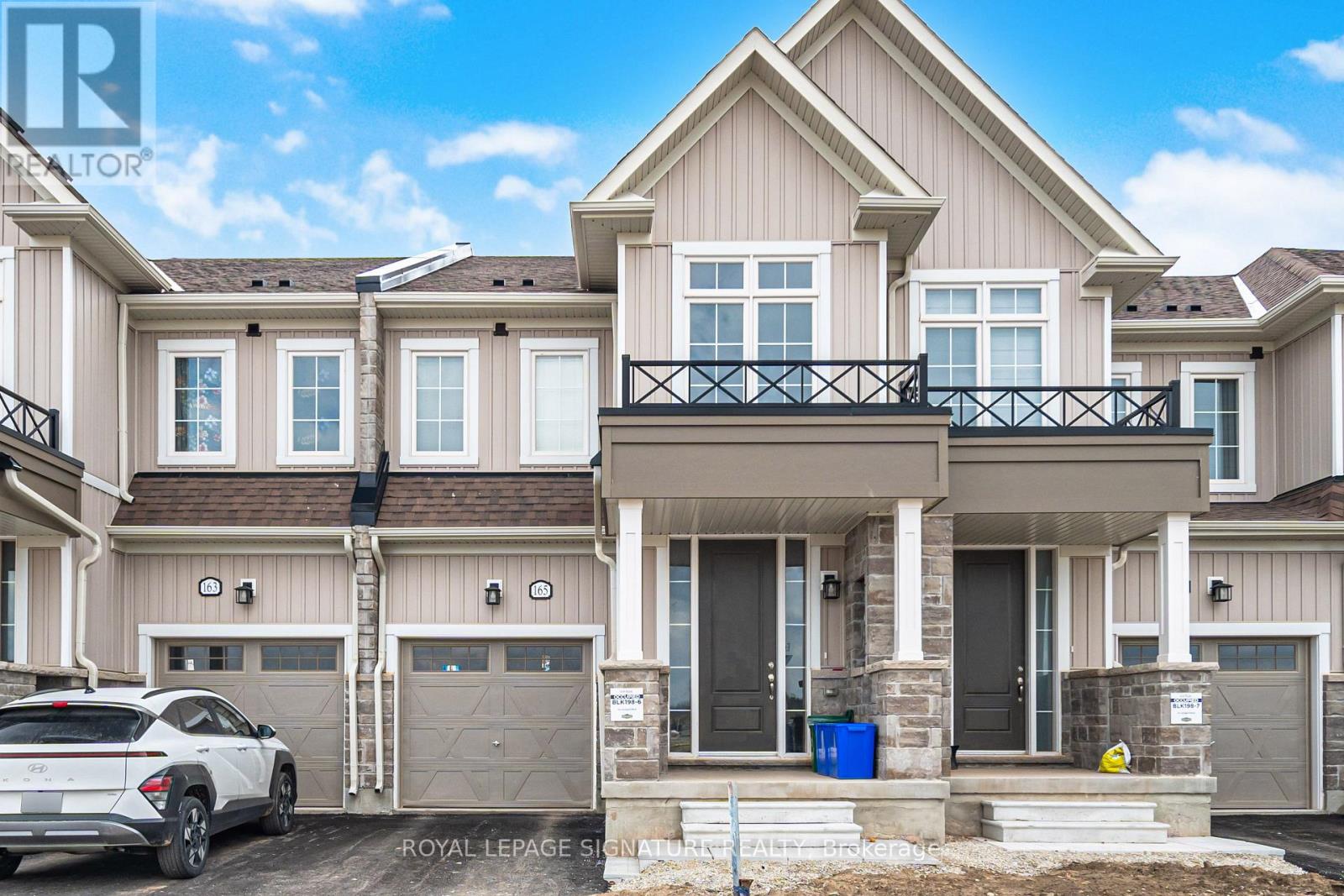 Townhouse at 165 GEAR AVENUE N, Erin
