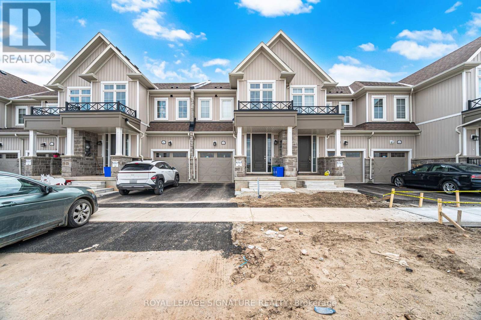 Townhouse at 165 GEAR AVENUE N, Erin