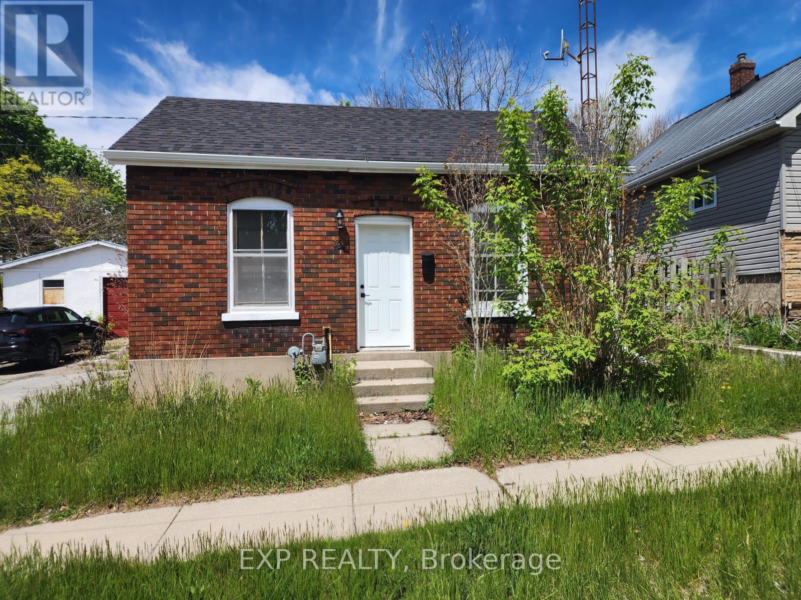 Detached at 32 NIAGARA STREET, Brantford