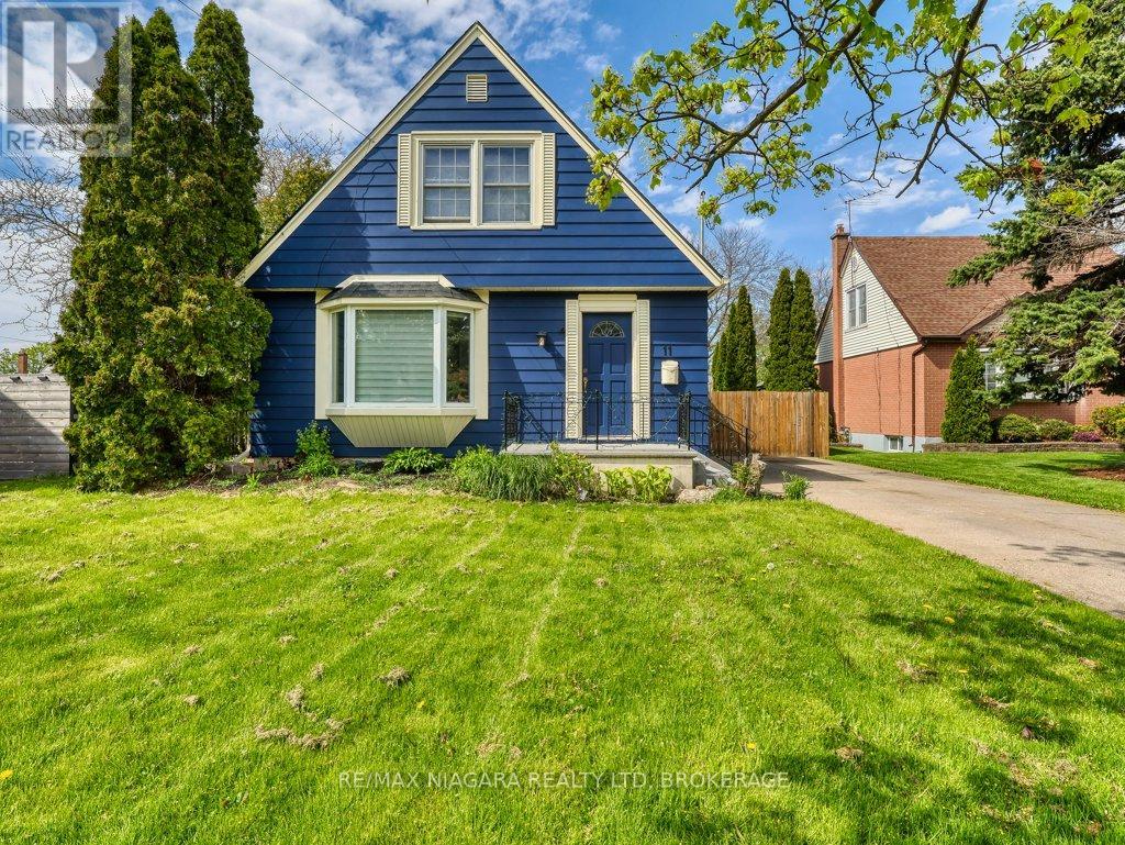 Detached at 11 WINNIFRED AVENUE, St. Catharines (Carlton/Bunting)
