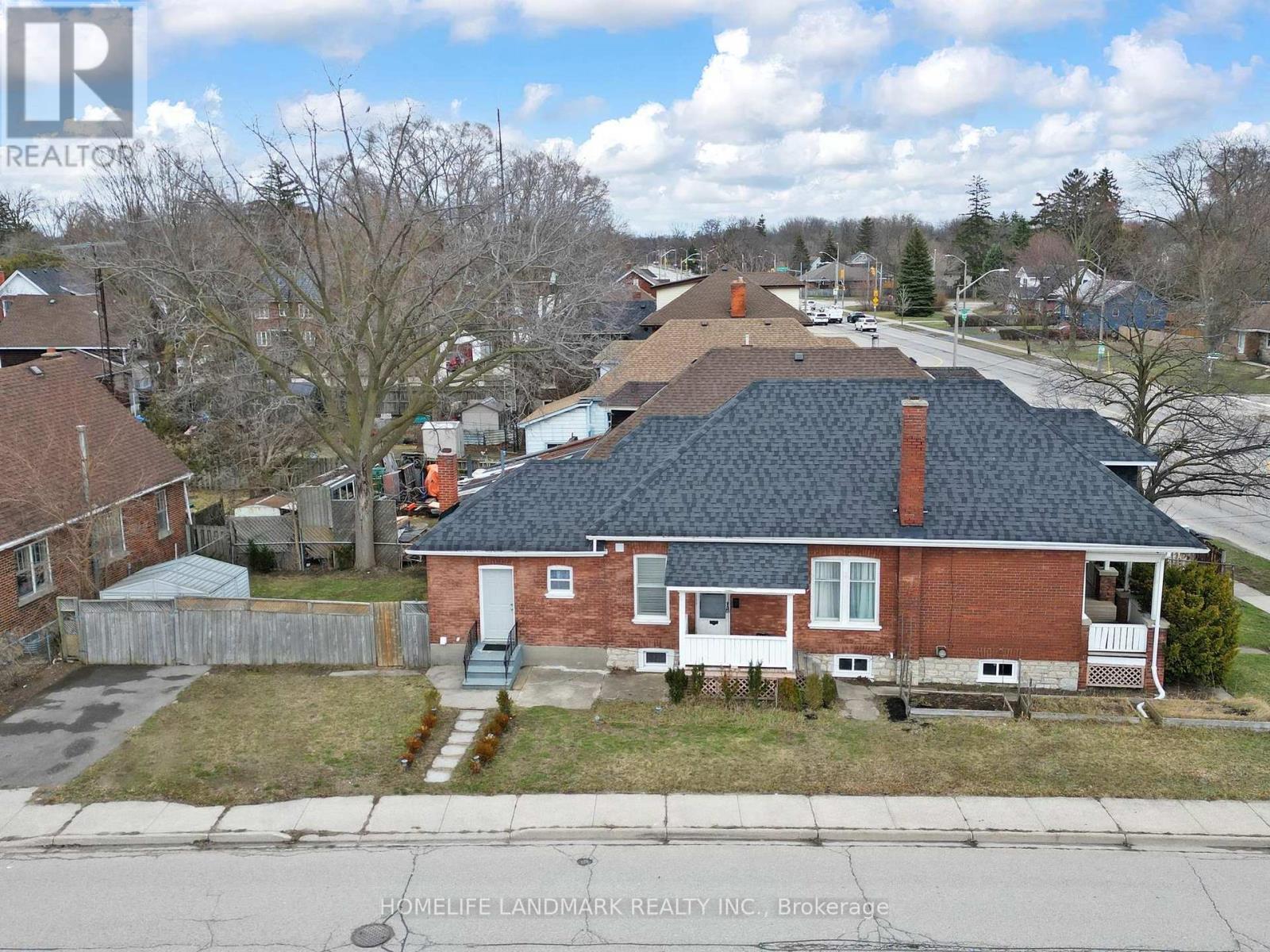 Detached at 674 COLBORNE STREET E, Brantford