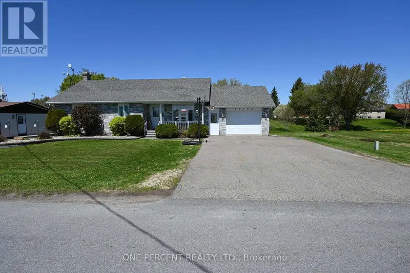 Detached at 2010 RUE DU PARC STREET W, Alfred and Plantagenet