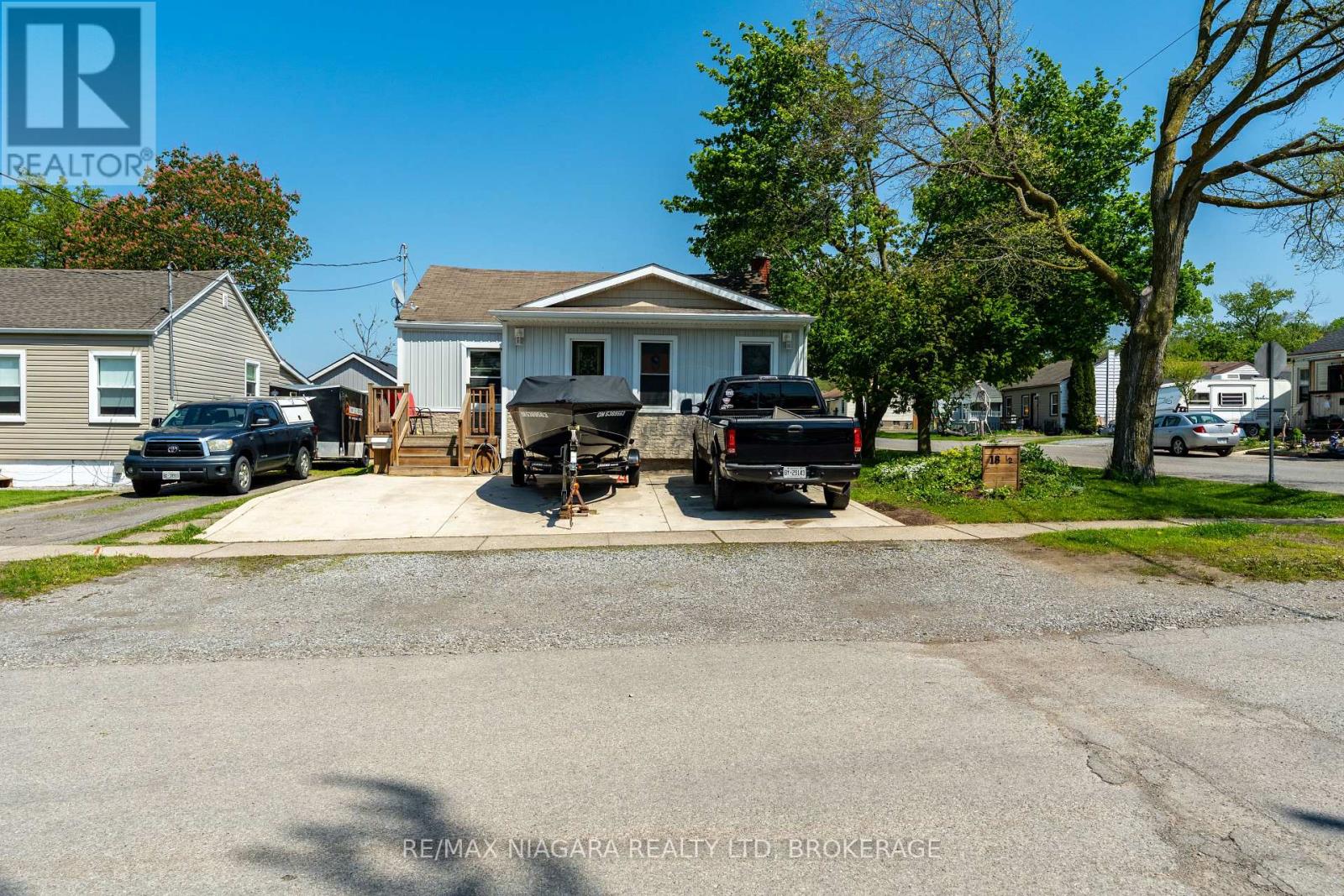 Detached at 18 1/2 WILLOW STREET, St. Catharines (Burleigh Hill)