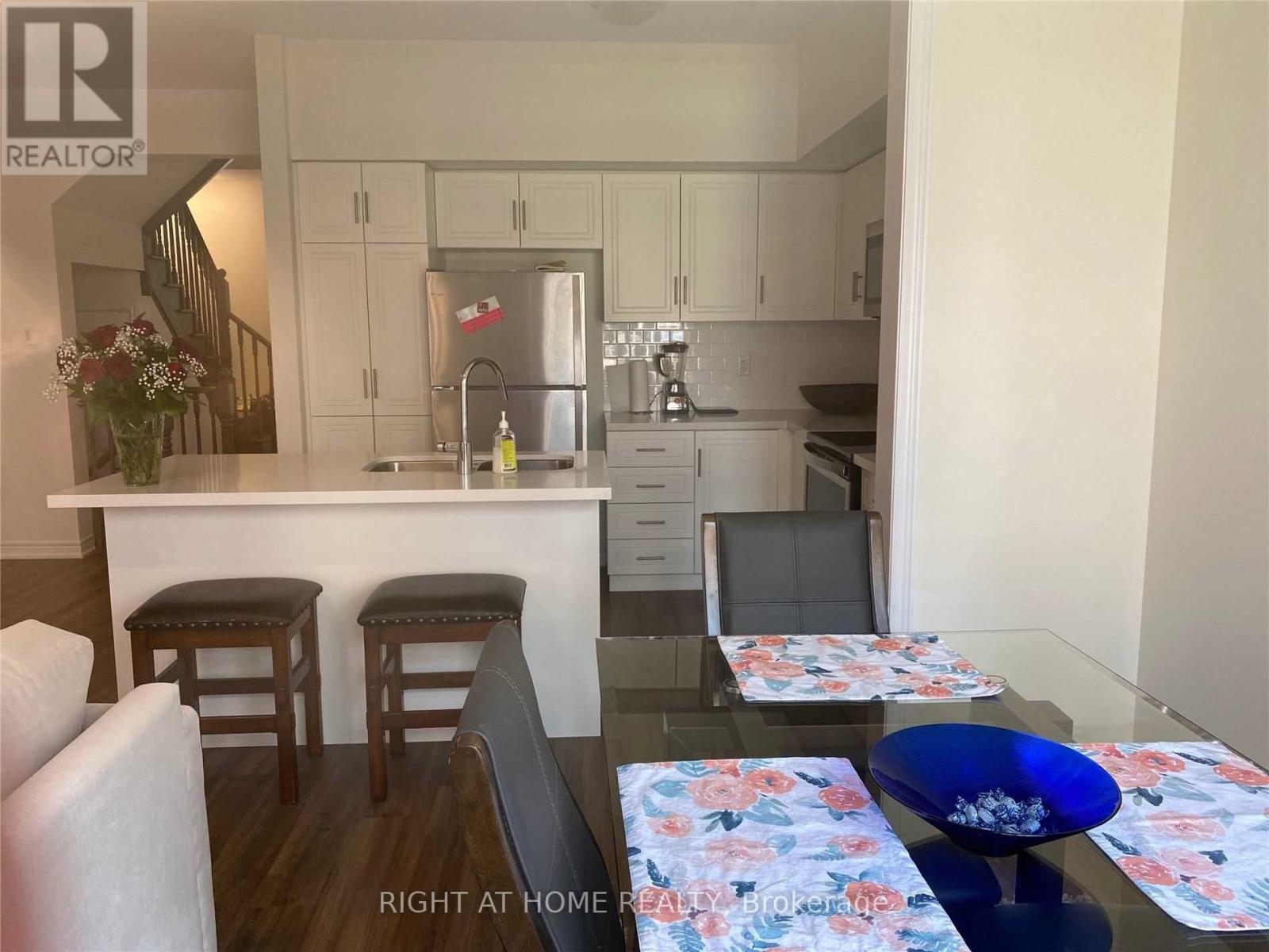 Townhouse at 73 - 11 WILLOW LANE, Hamilton