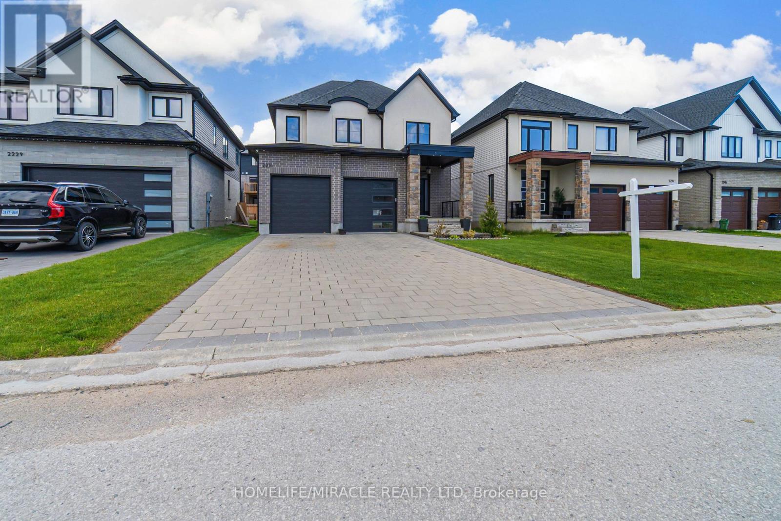 Detached at 2231 LINKWAY BOULEVARD, London South (South A)