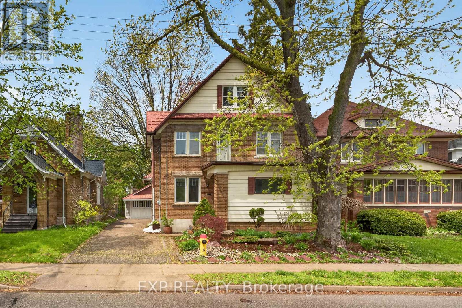 Detached at 48 STIRLING AVENUE N, Kitchener