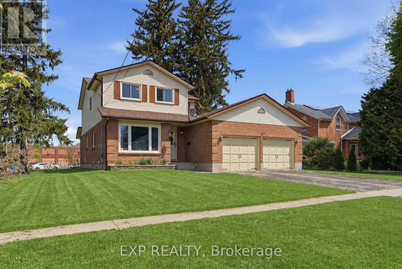 Detached at 25 EDMUND STREET, St. Catharines (Downtown)