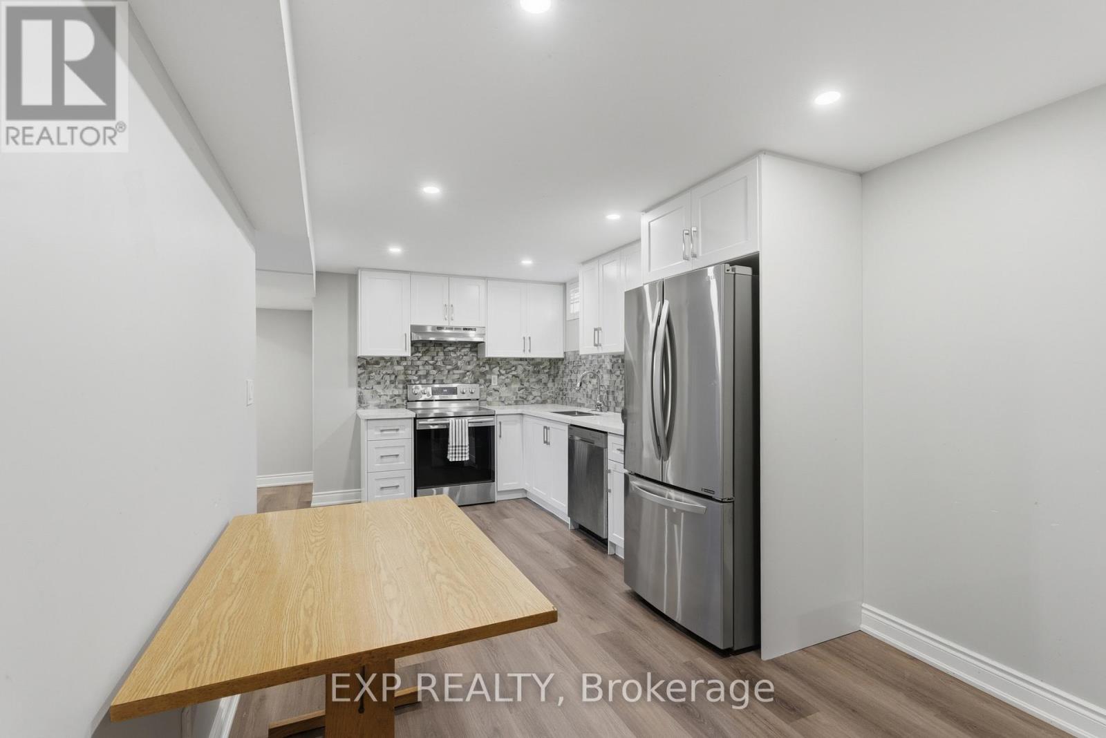 Detached at 25 EDMUND STREET, St. Catharines