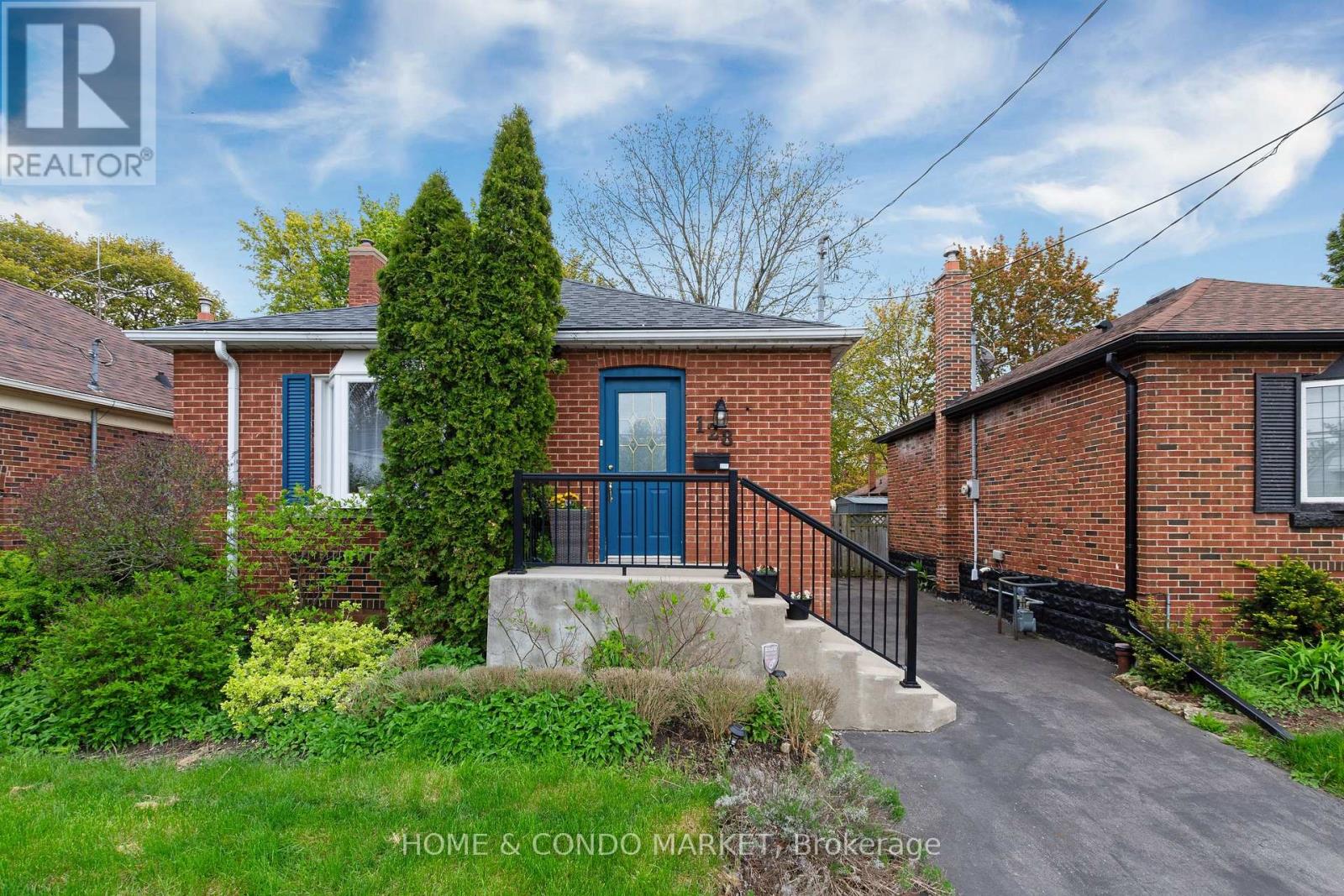 Detached at 128 BOND STREET N, Hamilton (Westdale)