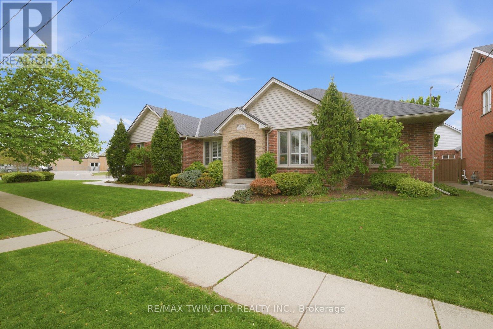 Detached at 74 FRANKLIN STREET, Brantford
