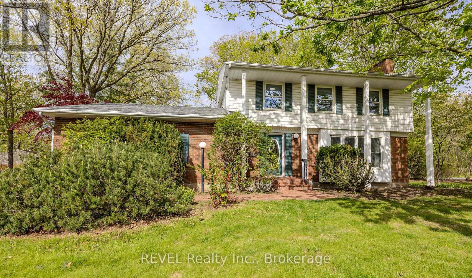 Detached at 19 WOODINGTON CRESCENT, St. Catharines (Glendale/Glenridge)