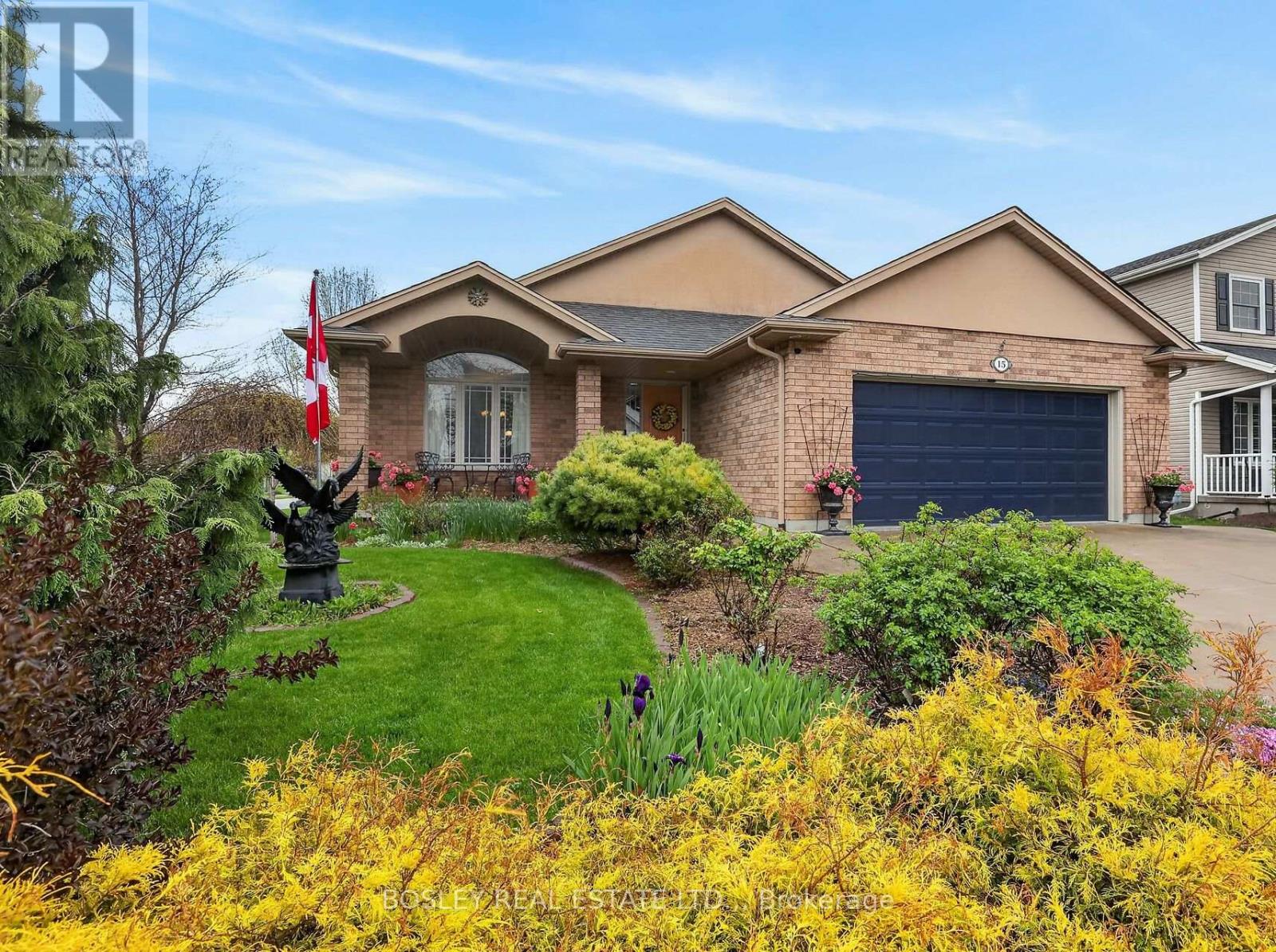 Detached at 15 HOPE AVENUE, Niagara-on-the-Lake (Virgil)