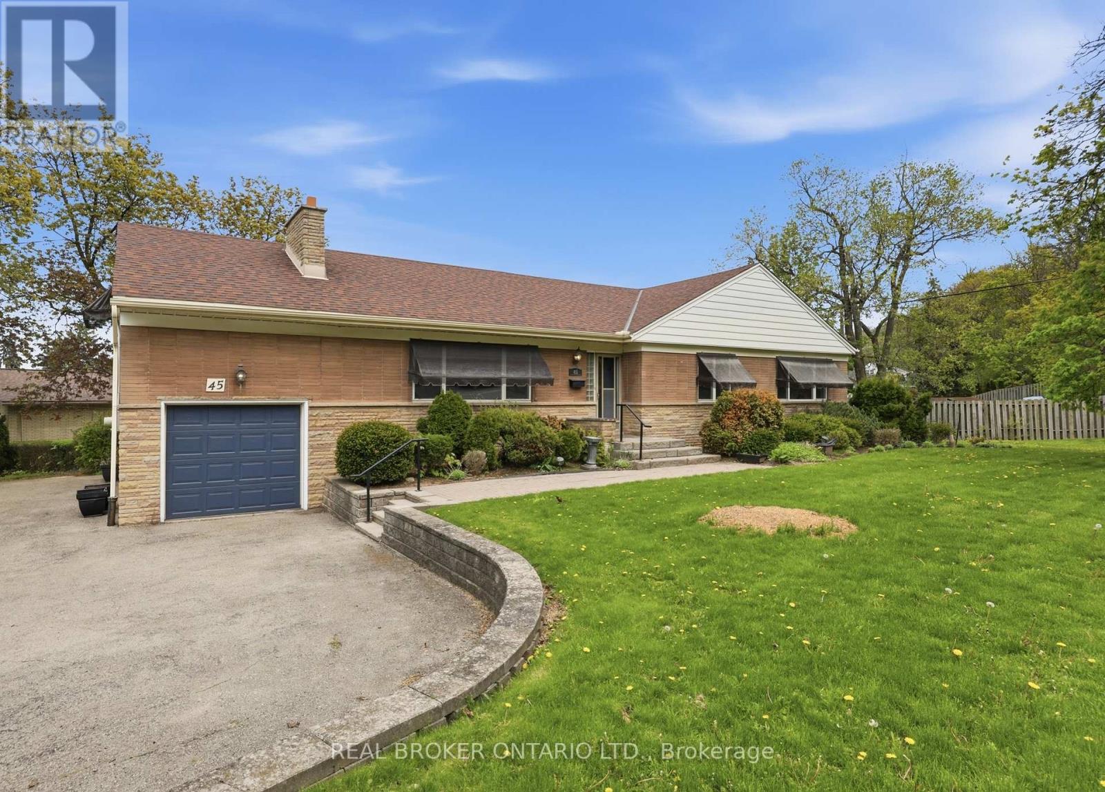 Detached at 45 NEW MOUNTAIN ROAD, Hamilton (Stoney Creek)