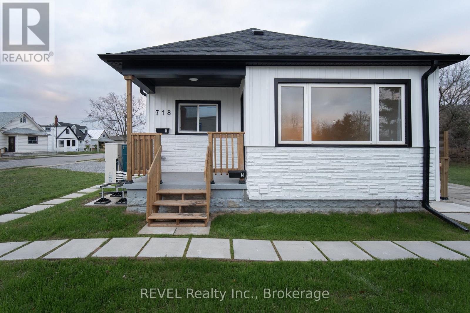 Multiplex at UPPER - 718 ONTARIO ROAD, Welland (Lincoln/Crowland)