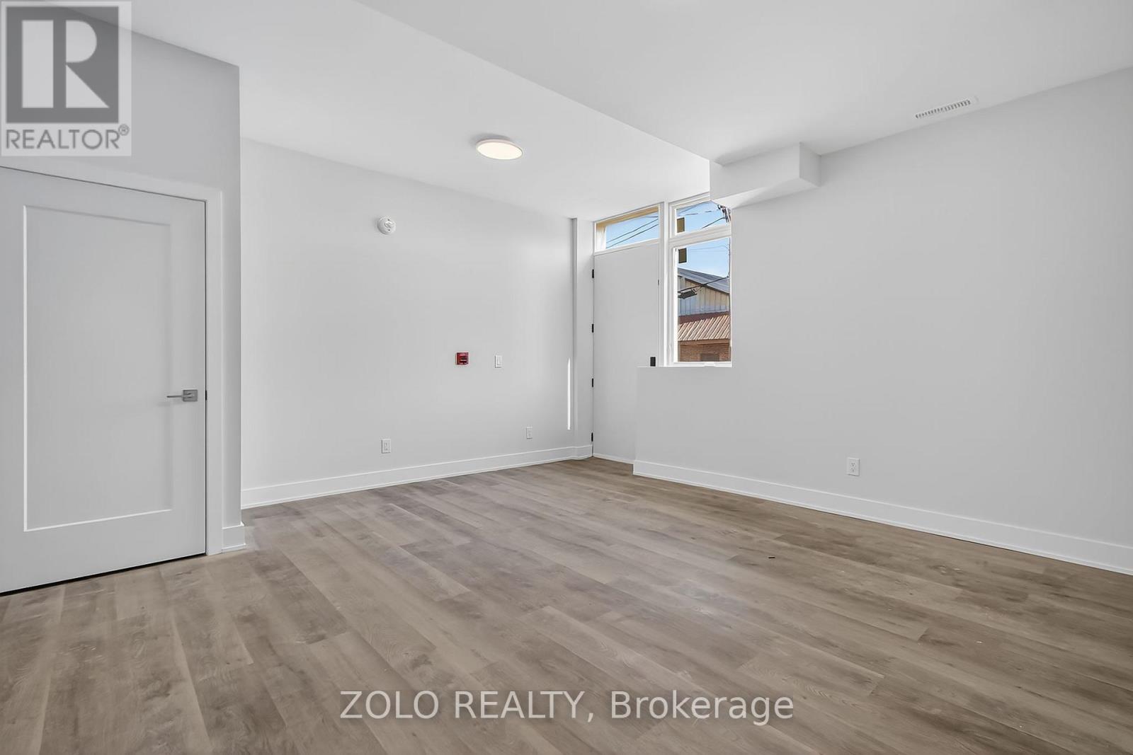 Multiplex at UNIT # 1 - 206 WELLINGTON STREET, Chatham-Kent