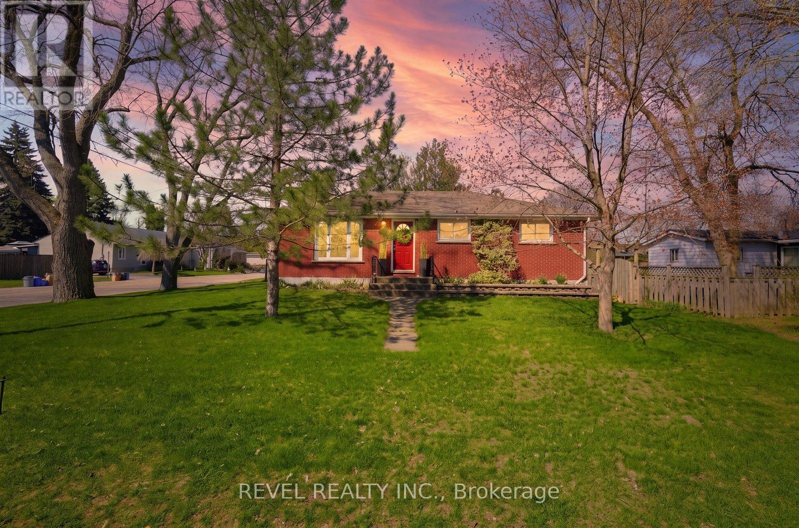 Detached at 36 HAMILTON AVENUE, Brantford