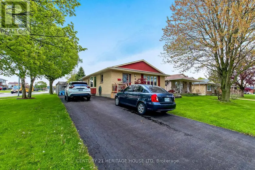 Detached at 2 DAVID DRIVE, St. Thomas