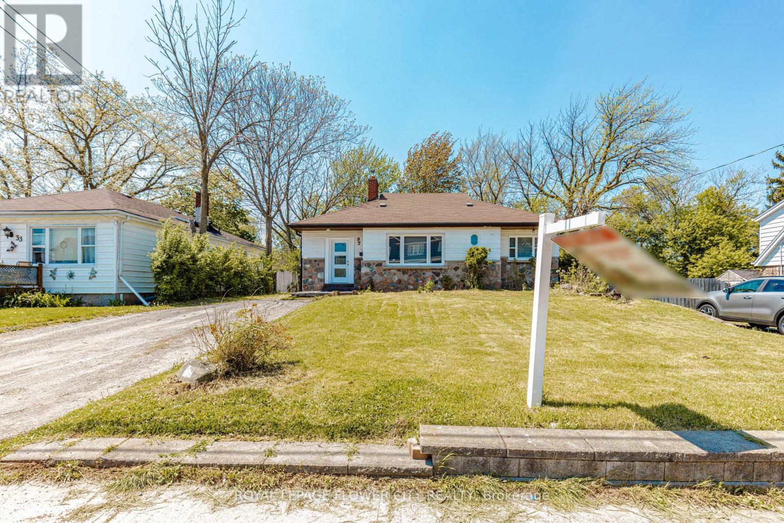 Detached at 37 WARWICK ROAD, Hamilton (Stoney Creek)
