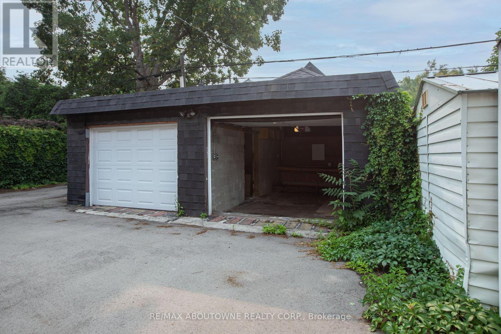 Detached at 49 FAIRLEIGH AVENUE S, Hamilton