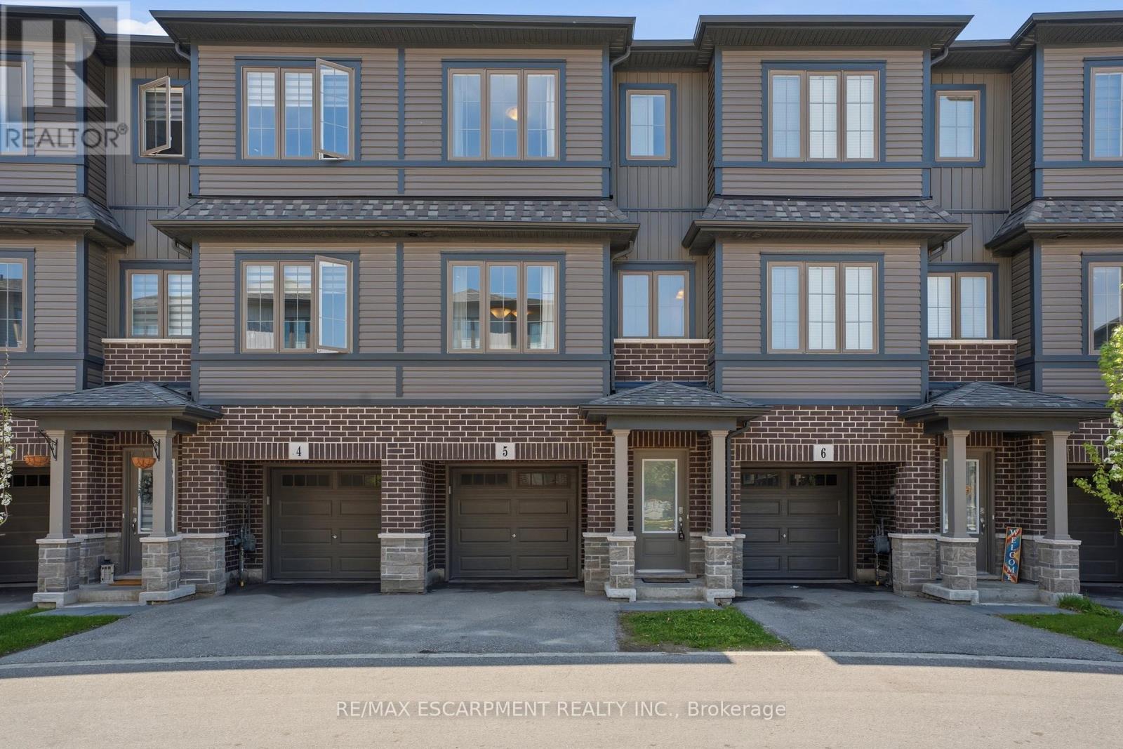 Townhouse at UNIT 5 - 124 COMPASS TRAIL, Cambridge