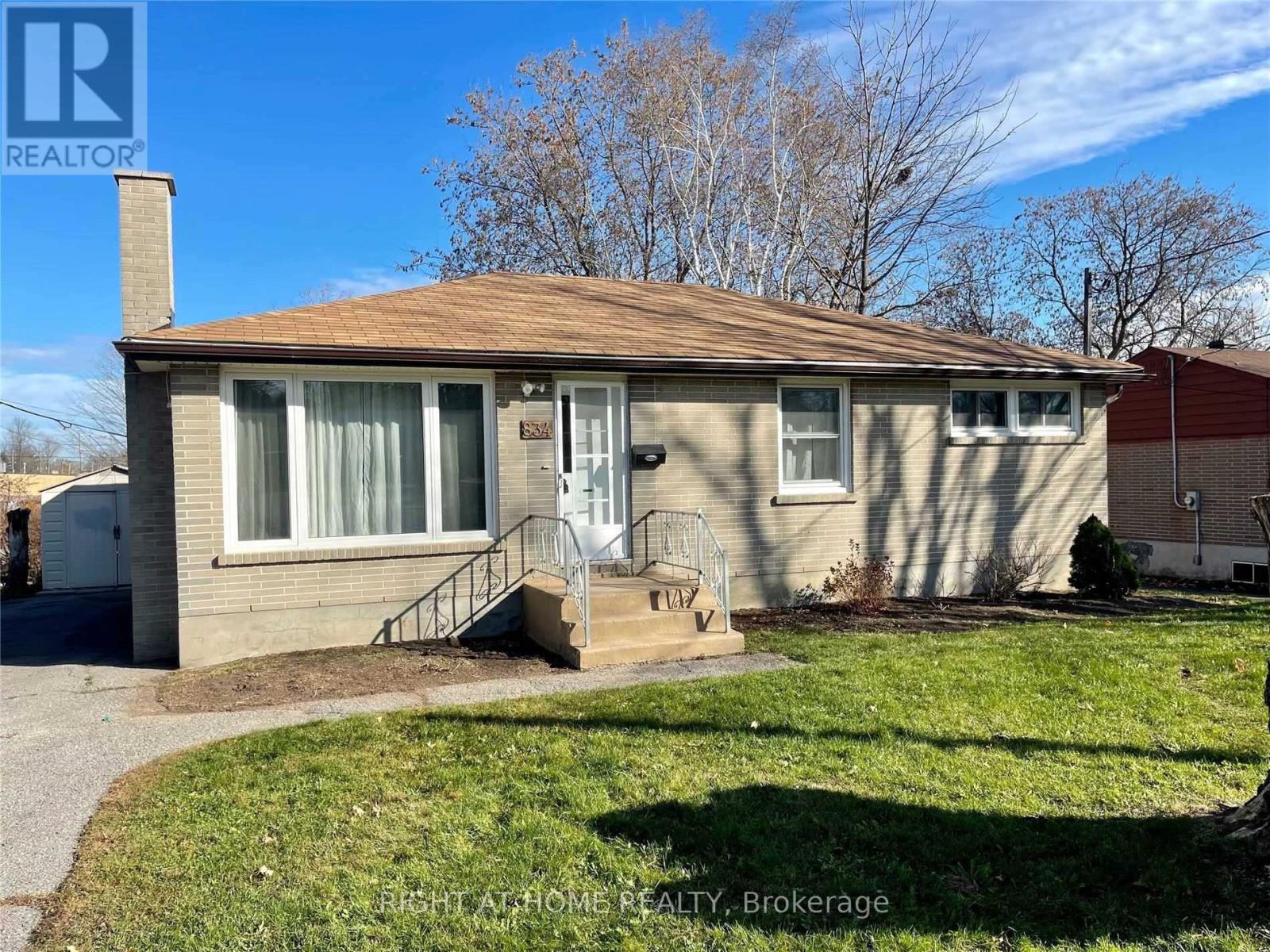 Detached at 834 DOWNIE STREET, Peterborough (Northcrest Ward 5)