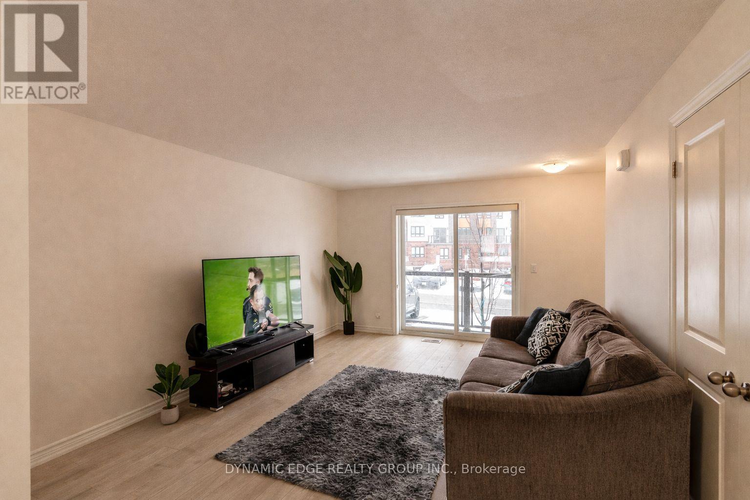 Townhouse at 25 - 235 CHAPEL HILL DRIVE, Kitchener