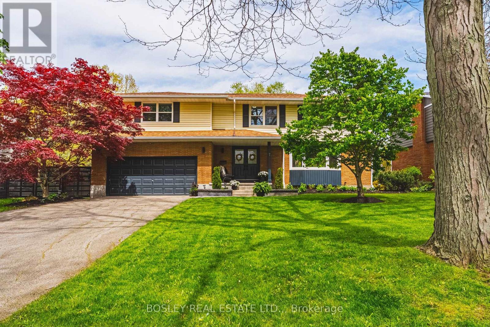 Detached at 7 RUSHOLME CRESCENT, St. Catharines (Glendale/Glenridge)