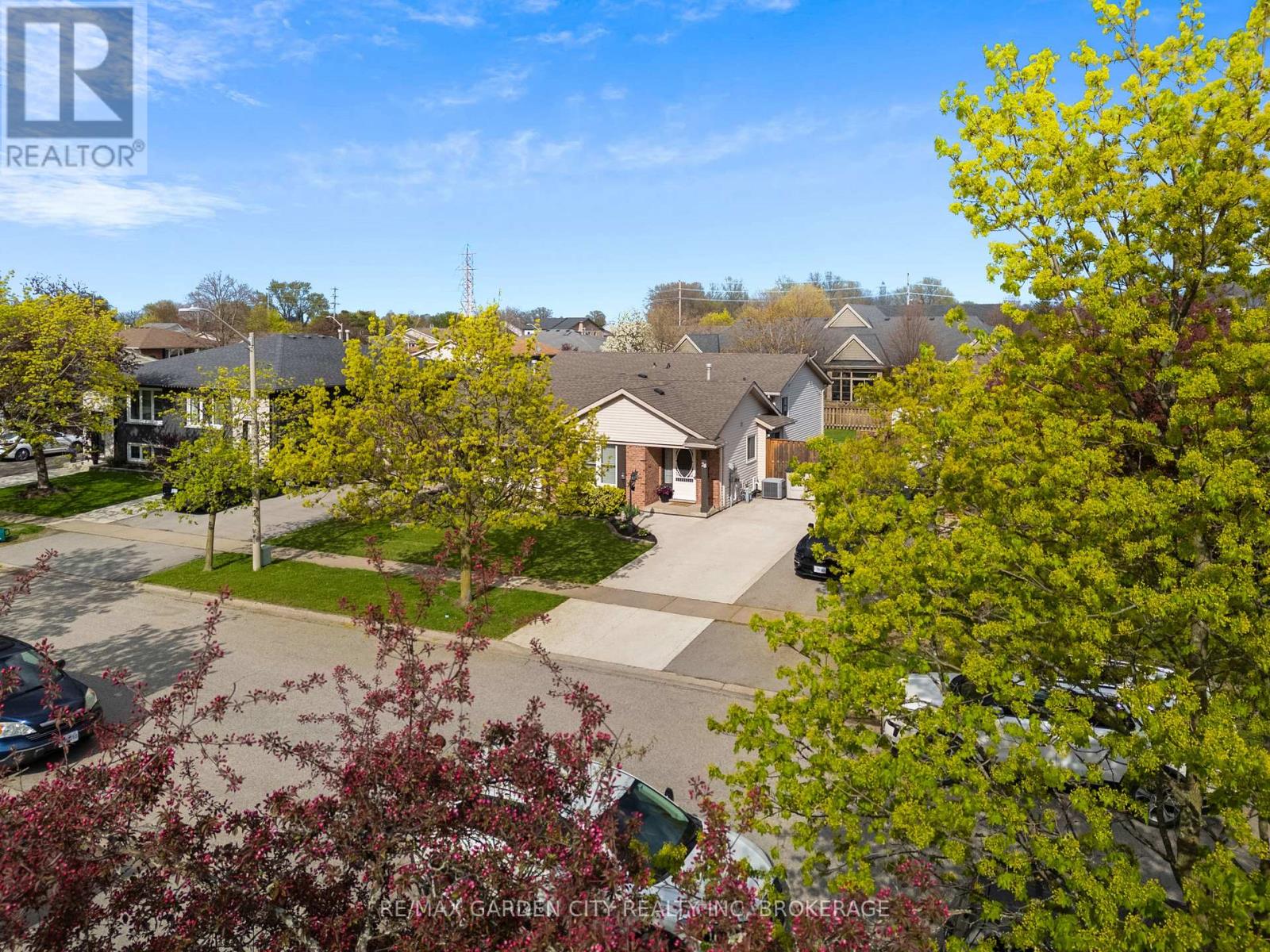 Semi-Detached/Link at 28 FOX TRAIL DRIVE, St. Catharines (Rykert/Vansickle)