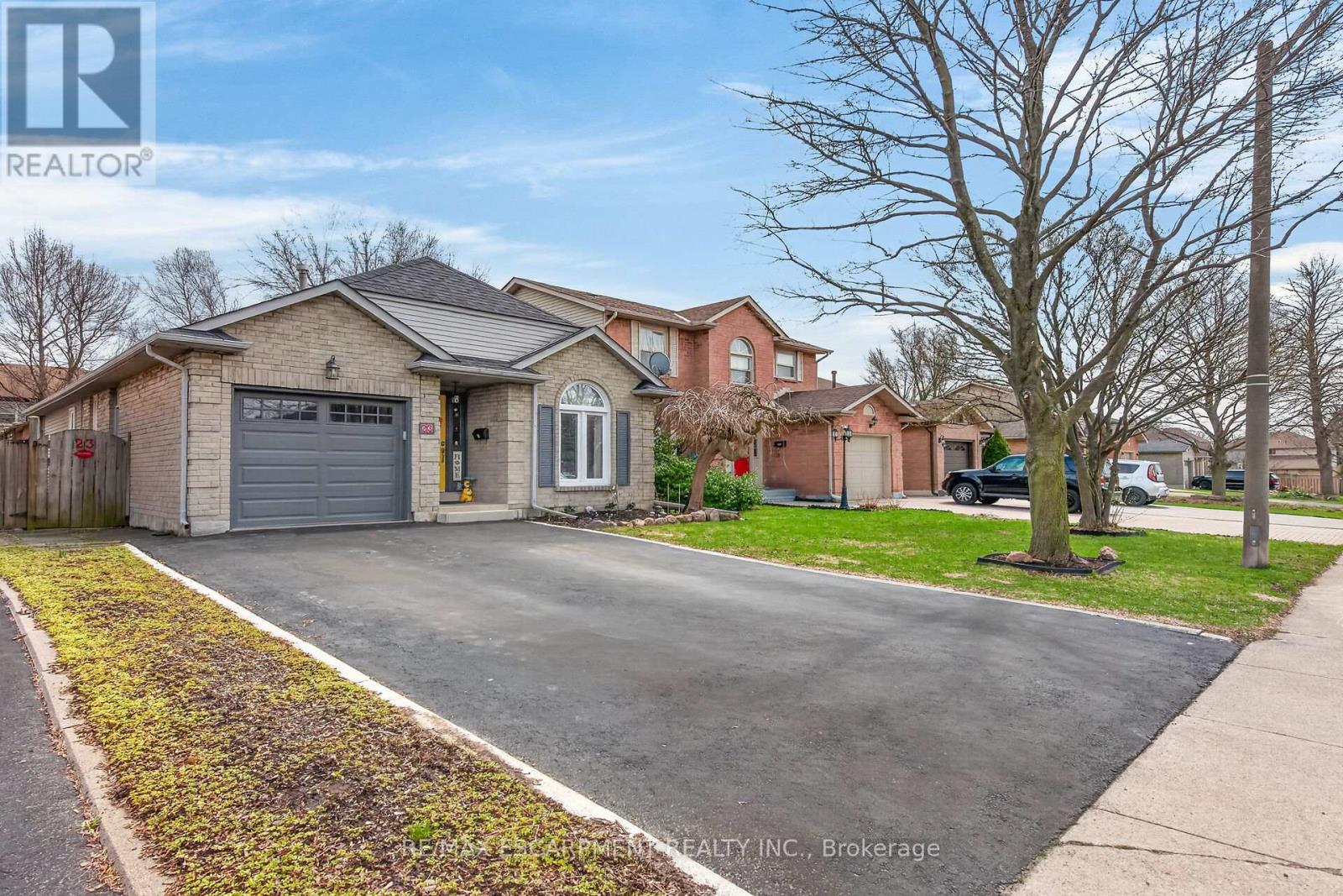 Detached at 23 JULIEBETH DRIVE, Hamilton (Gurnett)