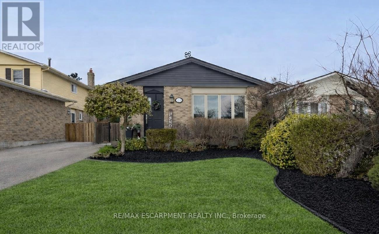 Semi-Detached/Link at 72 ATHENIA DRIVE, Hamilton (Stoney Creek Mountain)