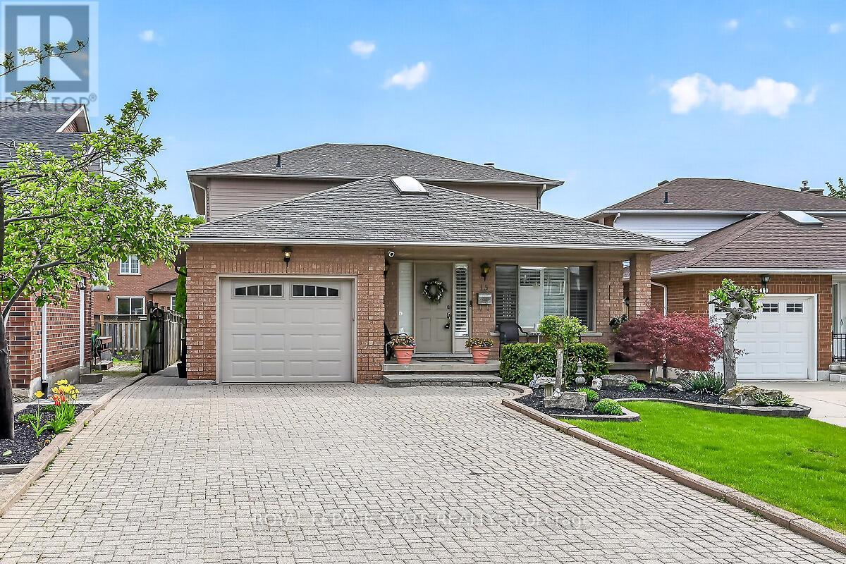 Detached at 15 GABRIELE COURT, Hamilton (Gershome)