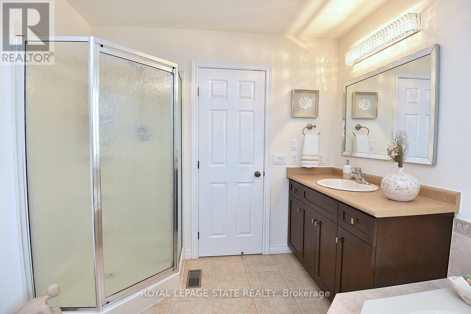 Detached at 12 DEGROW CRESCENT, Hamilton