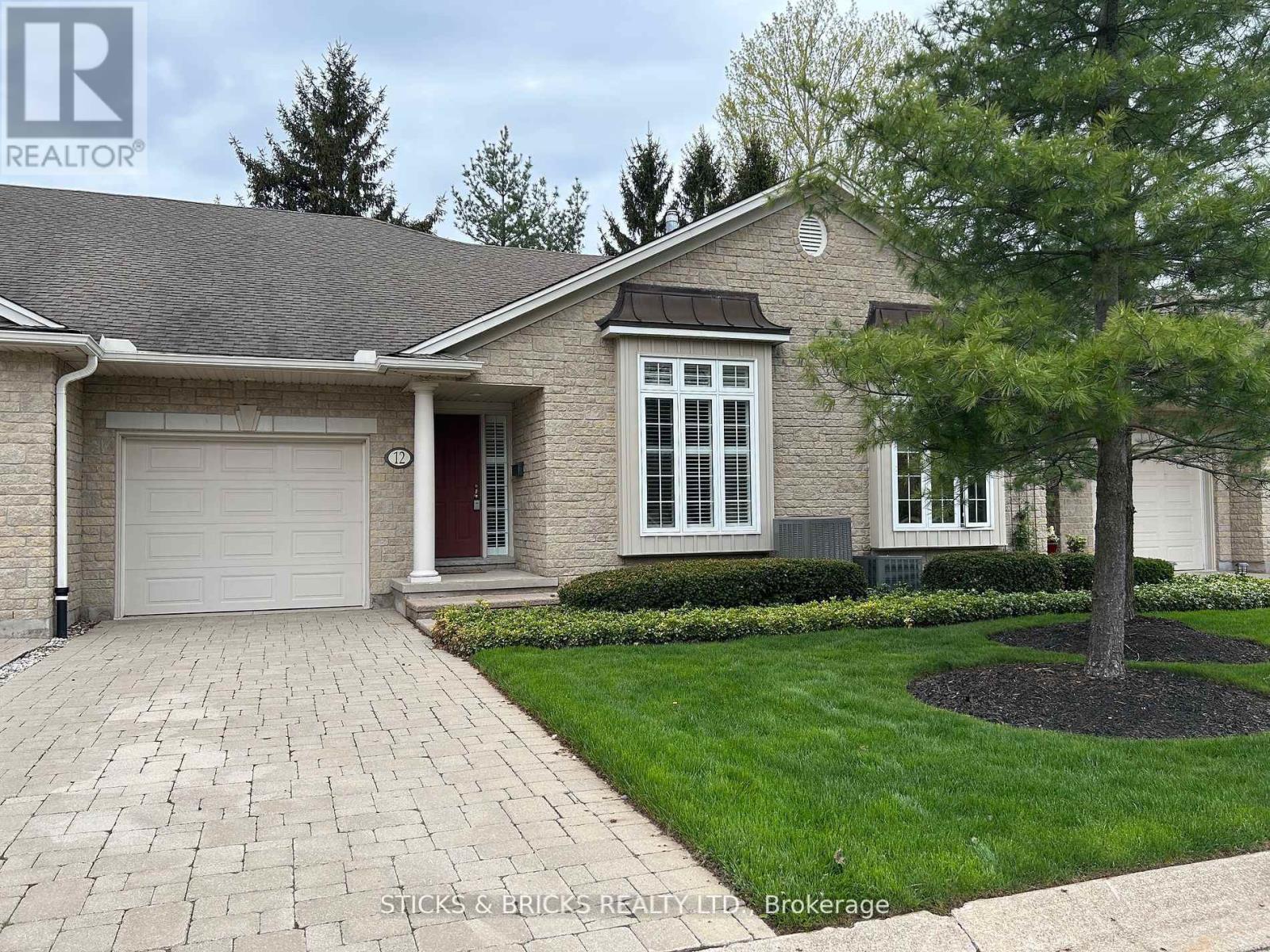 Townhouse at 12 - 3241 MONTROSE ROAD, Niagara Falls (Mt. Carmel)