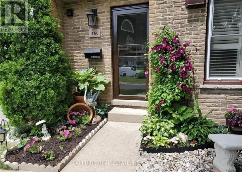 Townhouse at 650 WONDERLAND ROAD S, London
