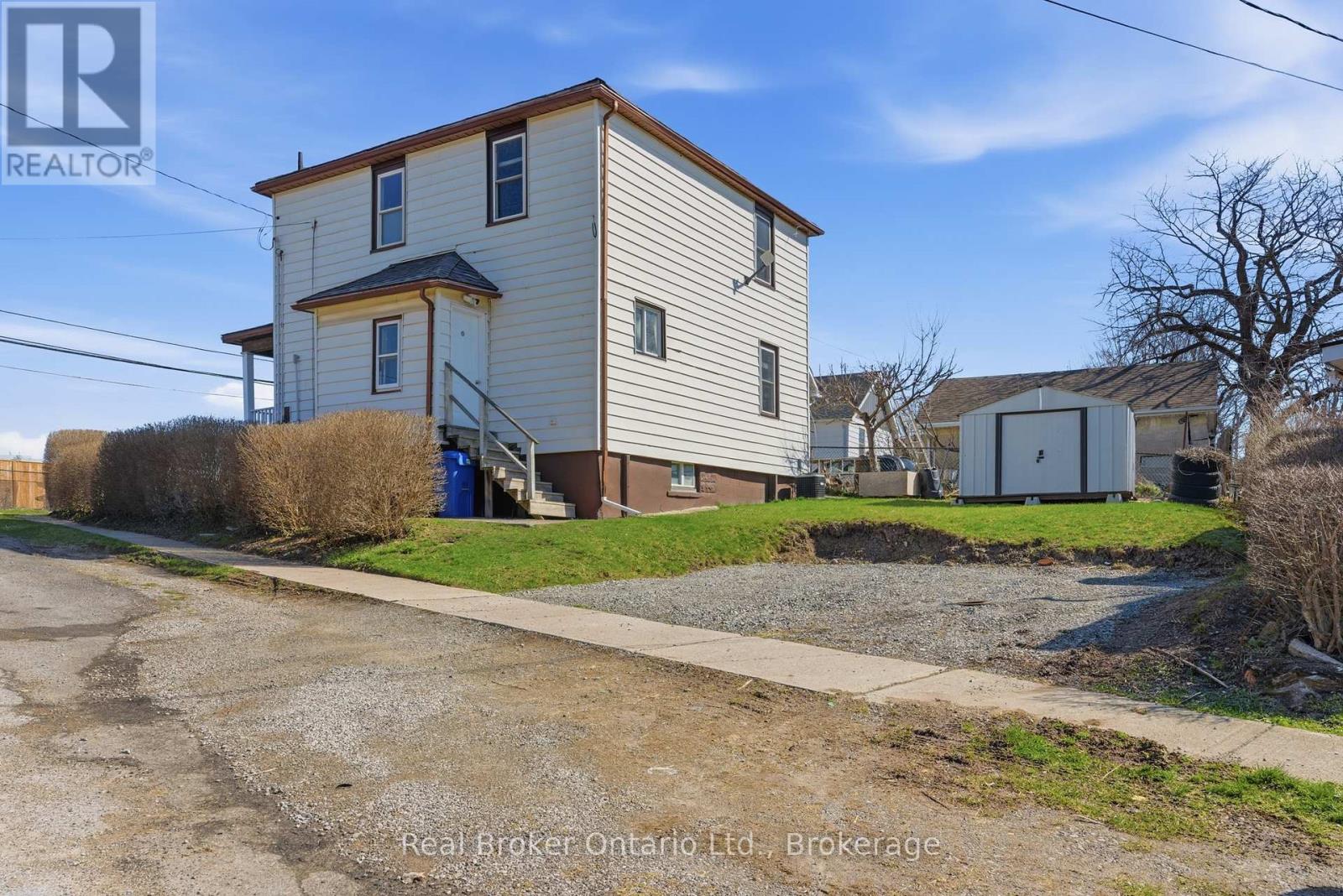 Detached at 154 NIAGARA FALLS ROAD, Thorold