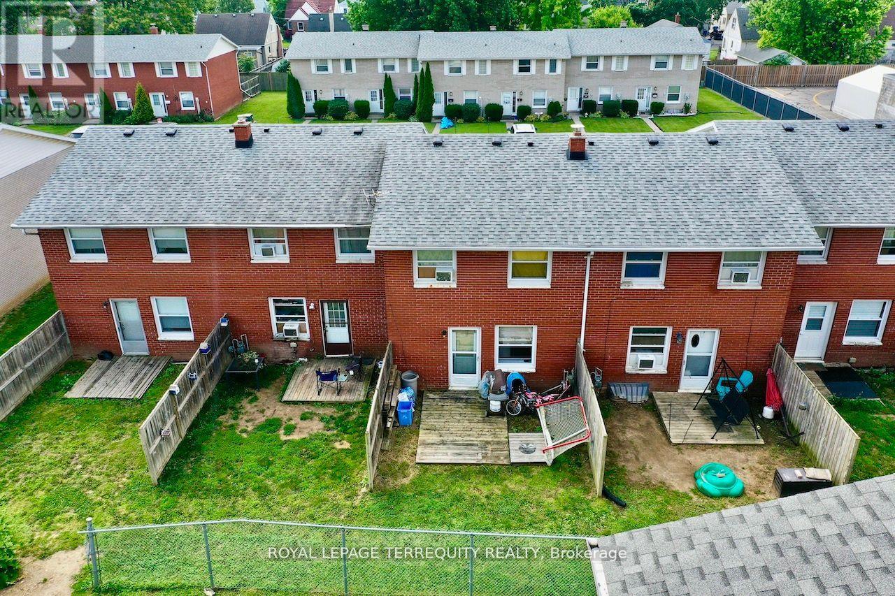 Townhouse at 39 ORCHARD PLACE, Chatham-Kent